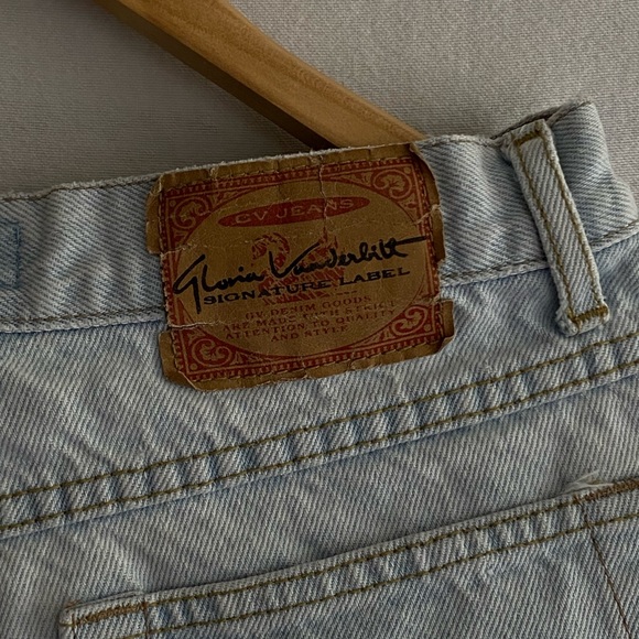 GLORIA VANDERBILT DENIM SHORTS - Picture 5 of 6